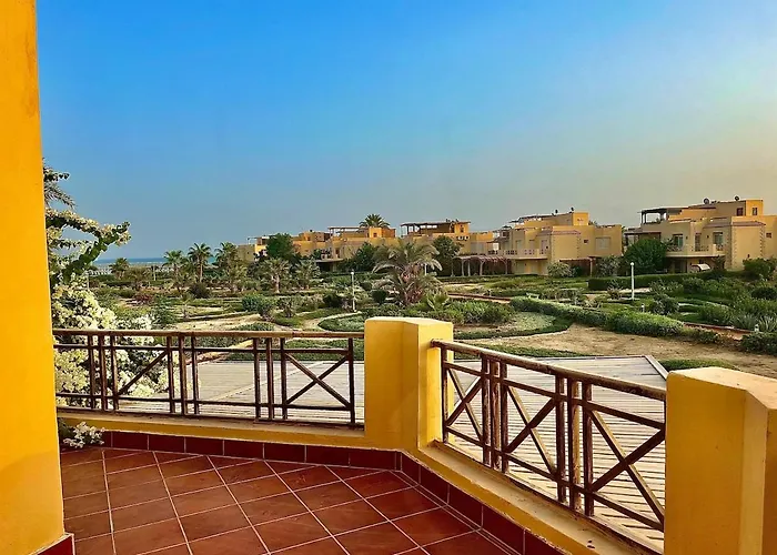 Villa Luxury 5br With Sea View & Garden In Einbay