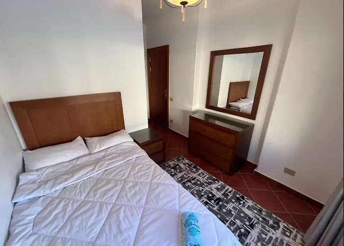 Villa Luxury 5br With Sea View & Garden In Einbay