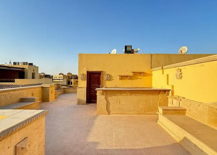 Villa Luxury 5br With Sea View & Garden In Einbay