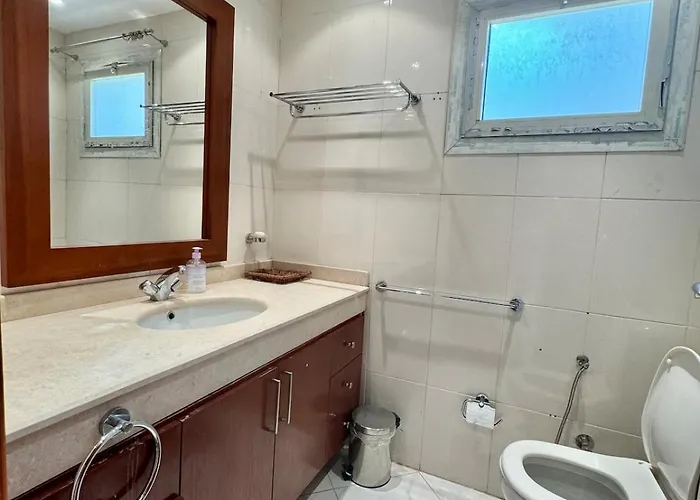 Luxury 5br With Sea View & Garden In Einbay Villa