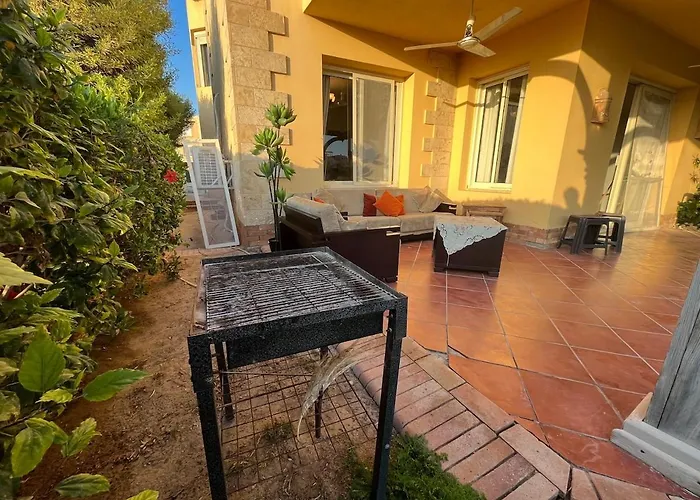 Villa Luxury 5br With Sea View & Garden In Einbay *