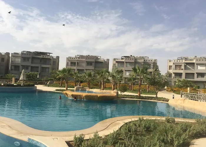 Luxury 5br With Sea View & Garden In Einbay *