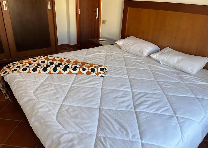 Villa Luxury 5br With Sea View & Garden In Einbay